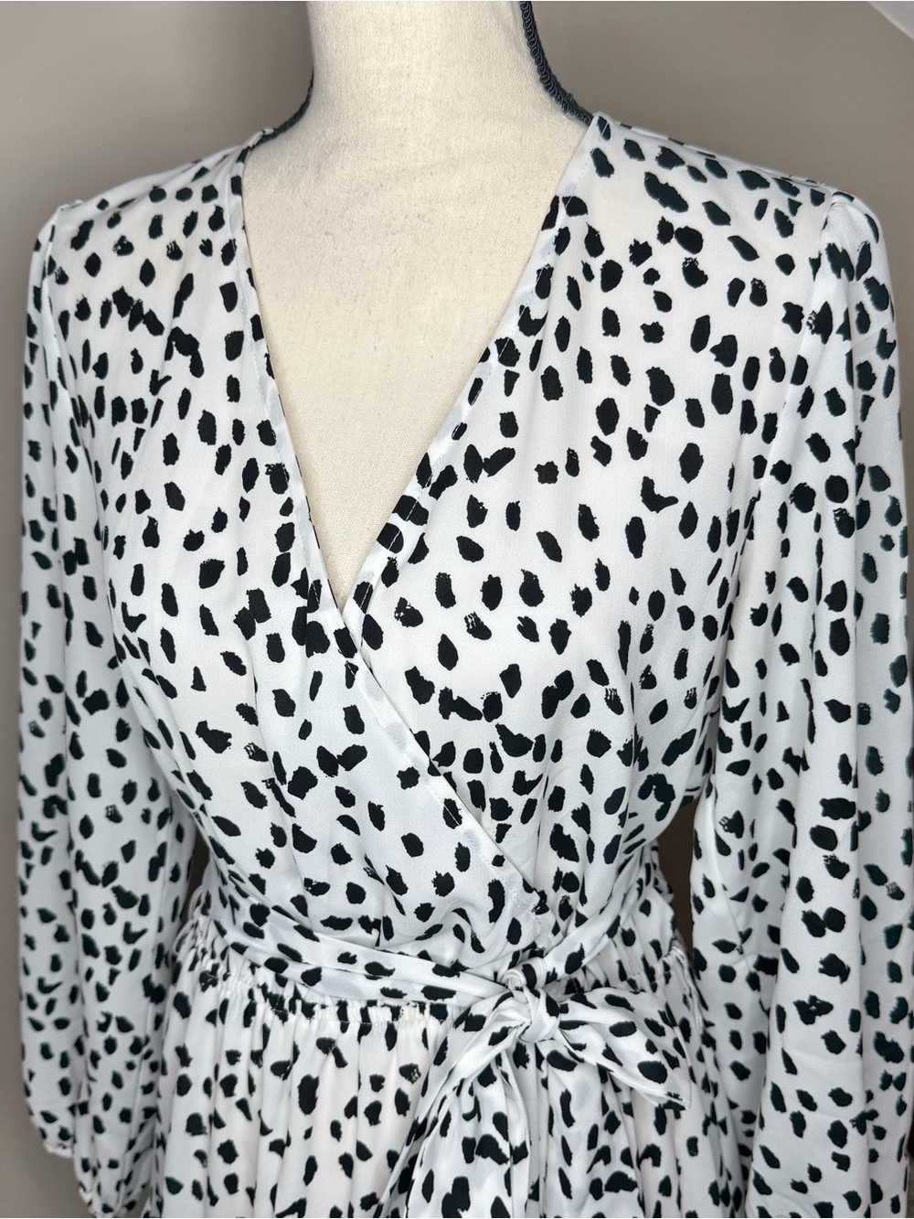 Petal & Pup Hyde Cheetah Tie Waist V-Neck Long Sleeve Maxi Dress 6 White Black - Picture 4 of 11